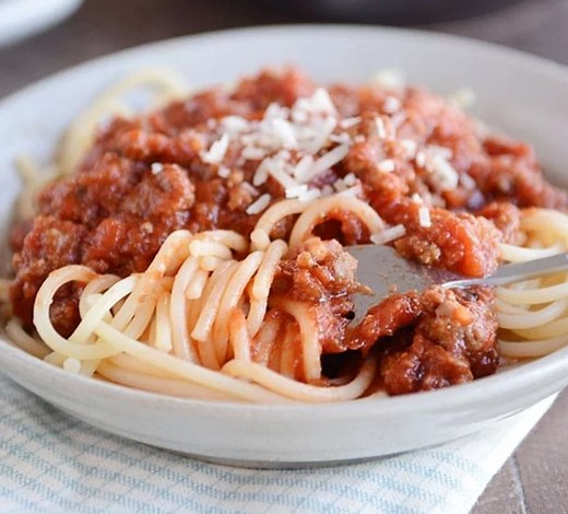 Who knew that you could make a rich and hearty spaghetti sauce in 20 minutes? Simple and flavorful, this quick homemade spaghetti sauce is perfect. GET THE RECIPE: https://www.melskitchencafe.com/20-minute-homemade-weeknight-spaghetti-sauce/ | Mel's Kitchen Cafe