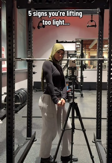 5 Signs You’re Lifting Weights Too Light at the Gym