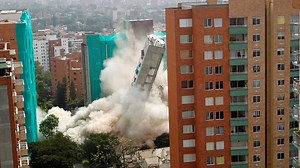 Vidéo. Démolition spectaculaire à Medellin