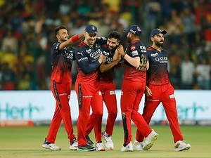 "Finally, RCB Won!"- Twitter erupts over video of RCB lifting IPL trophy