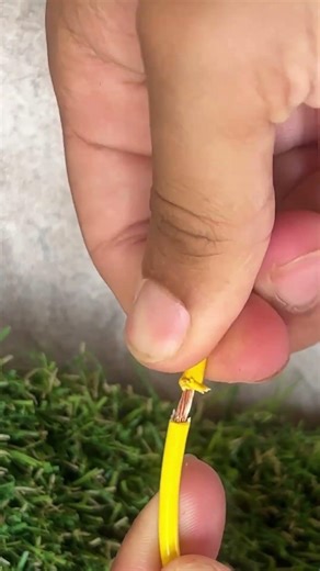 The trick to tightly wrap a wireStays in place#ElectricalWork #WireWrap #SmartTip