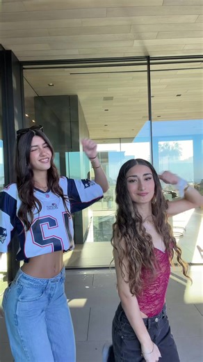 MY BEST FRIENDDDD @𝐒𝐇𝐀𝐊𝐇𝐄𝐃 we are hopping on a flight tonight!! guess to where!!!