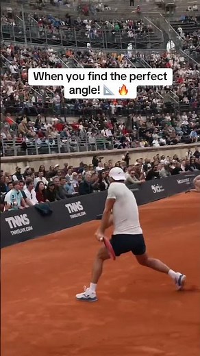 To play well on clay, you need to use the angles 😍 #utstour #bastidemedicalutsnimes #tennis