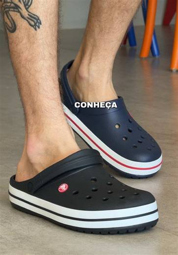 Black ou Navy?! Comenta aí! Link da loja oficial da @Crocs Brasil #crocs #crocband #crocspreto #crocsazul #babuche