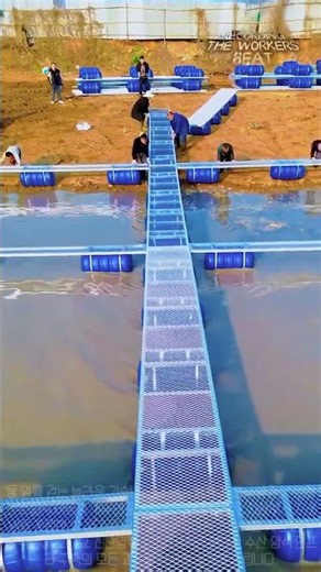 물 위를 자유롭게 걸어 다니는 비결! 모듈형 부유식 인프라 시공 현장 #worker #process #floatingfarm #infrastructure #tools