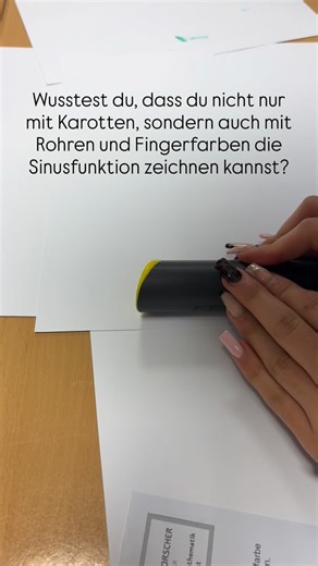 𝗠𝗮𝘁𝗵𝗲 | 𝗲𝗻𝘁𝗱𝗲𝗰𝗸𝗲𝗻 | 𝗹𝗲𝗿𝗻𝗲𝗻 | 𝗯𝗲𝗴𝗿𝗲𝗶𝗳𝗲𝗻 on Instagram: "Die Sinusfunktion zum Anfassen Nachdem sich bei meinem Reel letztes Jahr einige über Essensverschwendung beschwert haben, gibt es dieses Jahr die Sinusfunktion mit Fingerfarbe & Rohren. Auf wenn ich der Meinung bin, dass man die Karotten noch hätte essen können. 😉 Die Kids hatten bei der Kombination aus Rohren & Fingerfarben allerdings sichtlich viel Spaß. Ich kann mir vorstellen, dass es auch mit angeschnittenen