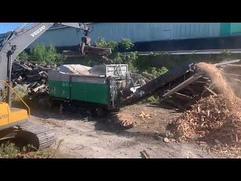 Komptech Crambo 6000 Shredding Logs