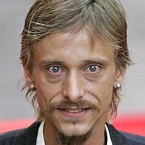 Mackenzie Crook Wife 2026: Dating History & Exes - CelebsCouples