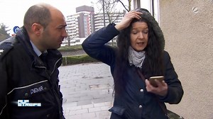 Eine Randaliererin wird von den Beamten gestoppt, bevor sie weiteren Schaden anrichtet. Doch das ist nicht das einzige Problem... #watch #AufStreife | Auf Streife