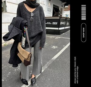 JMS 11.09 新品上架 >> https://bit.ly/49cYd2B . | 亮點推薦 | J33313 垂感開叉設計坑條針織九分闊腿褲 https://bit.ly/3QvsvF9 . 在厚重感穿搭的冬季 柔軟面料是最實穿 針織九分闊腿褲 坑條紋理x側邊開叉 帶點慵懶的舒適氛圍 . / JMS紅利回饋 全面啟動 / 每次消費再送 1%紅利點數 💰1點可抵1元，買越多省越多 --------------------------------------------- 🤫私密社團 1團購 美感生活好物都在這!! #敗不完購物團 > https://bit.ly/3Bru9iN #牙敗 > https://bit.ly/3GZudZQ --------------------------------------------- . #joemeetspikeinsta #啾咪史派克 #新品 #新品上架 #秋冬穿搭 #九分褲 #闊腿褲 #針織 | JOE MEET SPIKE