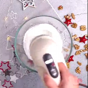 Diós kifli csupán 3 alapanyagból, az idei karácsony slágere 🥐🎄🥐🎄 Ki kell próbálni 😜 Az elkészítés gyors és egyszerű. Akár csokiba is lehet mártani. | TopReceptek