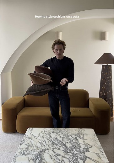 How to Style Cushions on Your Sofa for a Cozy Look