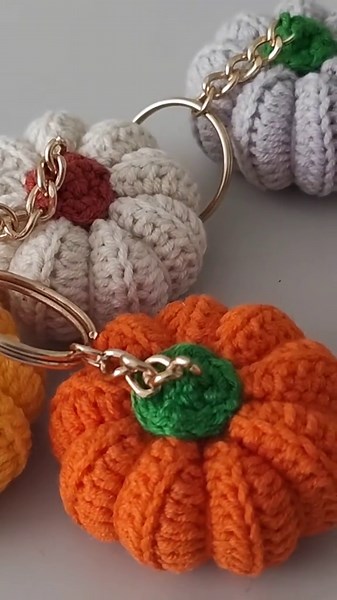 New Crochet Scarf Design Unveiled