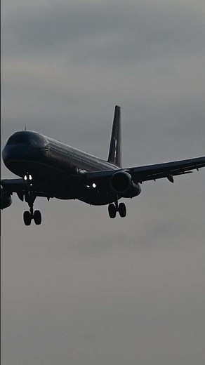Welcome Back! Vietnam Airlines Lands in Phnom Penh 🇻🇳➡️🇰🇭 #planespotting #airline #automobile