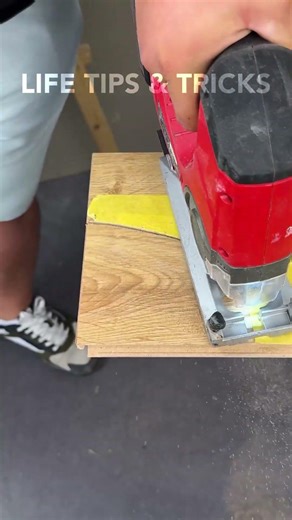 Flooring fit around toilet hack #easy #toilet #floor #fitting