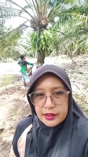 Yg tanya perkerjaan dek wingi sopo yo... Iki lo gawean, ti kudu otot karo tenaga.... | Widi Tri Lestari