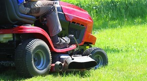 5 Reasons Why Troy Bilt Riding Mower Won’t Move (How To Fix) | Fun In The Yard