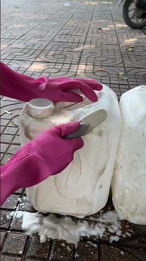 Vệ sinh ca nhựa bám đầy vết bẩn #cleanz #donnha