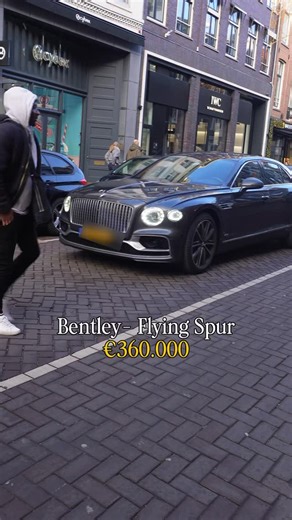 Wat doe jij voor werk? on Instagram: "We spraken een social media influencer over ondernemen en hoe je met haat op social media moet omgaan. - Volg @watdoejijvoorwerk voor meer content als dit! #ondernemerschap"