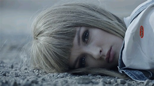 美女杀手机器人损坏被修复后要当男主妻子