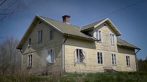 Demonstration of the effects of blowing up a hand-grenade at the dinner table