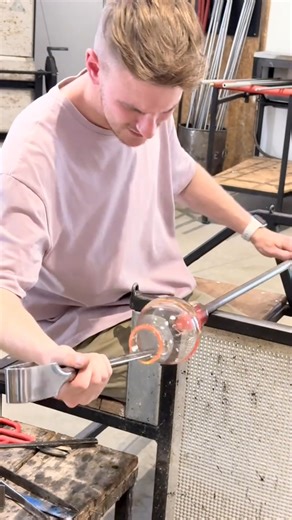 7.5K views · 238 reactions | Glass blowing | Machine Hunter | Facebook