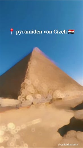 Mostafa Elsaadi on Instagram: "📍 Pyramiden von Gizeh 🇪🇬 Man kann sie tausendmal auf Bildern sehen…aber live? Ganz anderes Gefühl. #Ägypten #ägyptenurlaub #PyramidenVonGizeh"