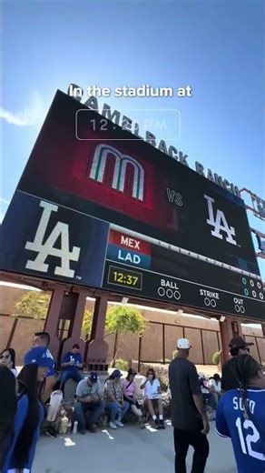 POV: you went to Camelback Ranch with Pantone 294 💙🌵🏜️