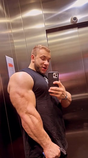 Badassbodybuilders on Instagram: "Insane size and strength guy could rip elevator apart with his bare hands #bodybuilding #bodybuilder #bodybuildermotivation #gym #gymmotivation #pump #workout #motivation #strong #strongman #grow #eatclean #lifestyle #superman #flex #flexfriday #muscle #diet #gains #training #power #trainhard #work #train #ripped #dominate #alpha #fitness #lift #massive"