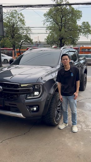 🚘FORD RANGER WILDTRAK 2.0 BI-TURBO 4WD 10AT NEXT GEN 2022 สีเทา ตัวท้อปสุด 210 แรงม้า ✅ราคา 888,000 บาท 🛣️ไมล์ 40,000 กิโลเมตร #fordrangernextgen #wildtrak4x4 📌รถบ้านมือเดียวป้ายแดง ไม่เคยชน โครงสร้างเดิม เข้าศูนย์ตลอดทุกระยะ ประวัติดี มีของแต่ง 200,000 กว่าบาท ใส่ล้อ20นิ้ว และฝาปิดท้ายไฟฟ้ามาพร้อมแล้ว เป็นตัวท้อปสุดของฟอดเรนเจอไวแทรค 4wd ออกห้าง 1,314,000 บาท เป็นเครื่องbi turbo 210 แรงม้าที่แรงที่สุดในรุ่น ขับดี ช่วงล่างฟอดดีมาก นุ่มนวล ภายในกว้าง ออฟชั่นเยอะมากๆ ระบบความปลอดภัยครบครัน พร้อ