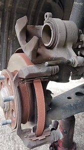 11K views · 2.8K reactions | press the caliper piston and install new brake pads ‼️ #automechanic #serviskakimobil #automotiveengineering | Andri Irawan | Facebook