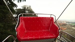 clip-14433889-rotating-empty-seat-ferris-wheel