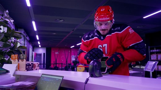 Let's Go Fitness on Instagram: "Let's Go Fitness X @lausannehc_officiel Même les Lions ont besoin de mobilité 🪩🦁 Au centre Let’s Go Fitness Prilly-Malley, Nathan Vouardoux, accompagné de fans du Lausanne Hockey Club, a testé le cours Body Balance, proposé dans tous les Let’s Go Fitness de Suisse. Une collaboration qui permet aux joueurs du LHC de profiter de cours professionnels tout au long de l’année pour bouger mieux, récupérer mieux et performer plus longtemps 🏒 🎥 Version longue sur la p