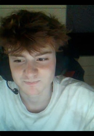 Connecting with Friends on Uhmgle: A Unique Experience