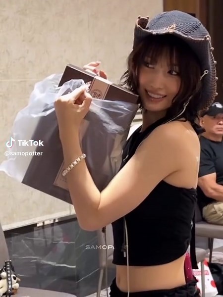 Discover Momo's Adorable Moments in TWICE