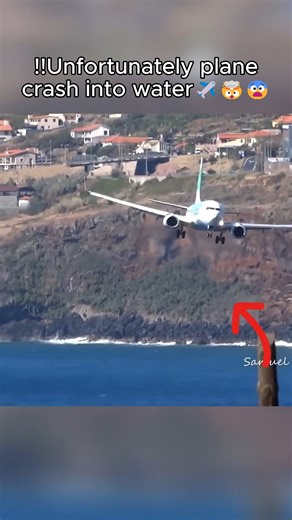!!Unfortunately plane crash into water✈️🤯😨 #crash #viralpost #airplane #caught | Mary Hogan