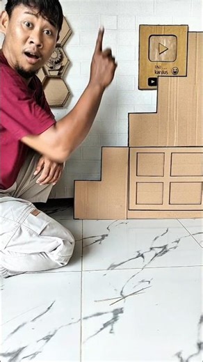 climb the cardboard ladder to the top, but Ai #comedycardboard #funnycardboard