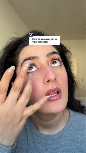 How to Effectively Put in Contact Lenses