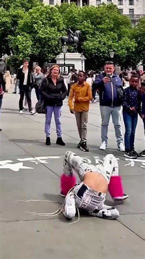 What? | I never know what to expect when the most flexible girl turns up.@LibertyBarros