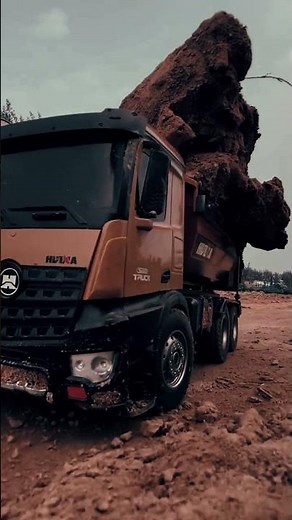 RC dump truck with the big rock 🥹