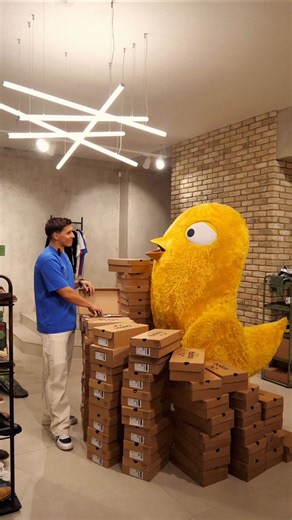 Mixit.cz on Instagram: "Namíchejte si své vlastní boty! 👟 Mixér ani šicí stroj nepotřebujete. 😎 Mixit a Botas spojili síly a vznikla z toho limitovaná edice bot. V každém balení najdete barevné pásky a tkaničky, díky kterým si svůj pár upravíte přesně tak, jak se vám líbí. 🤍 Jedny boty, 16 kombinací! K dostání exkluzivně na mixit.cz 🔗 link v BIO. #mixit #botas #boty #obuv #limitovanaedice"