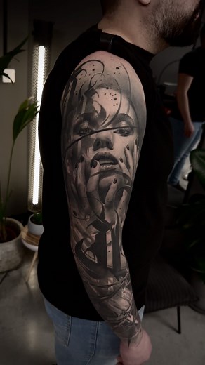 Inked and fully healed! 💪🏽 Curious to know your thoughts on this piece 🫶 I'm absolutely in love with how it turned out! 😍 • • • • • Done using @bishoprotary @kwadron @bheppo @kurosumitattooink #tattooart #realistictattoos #tattoodesign #blackandgreytattoos #inkedmag #tattooed #tattooideas #inktober #realismtattoo #realisticink #tattoolover #bngtattoo #tattooinstagram #thebesttattooartists #tattoooftheday #tatuaje #tattoolite #tattoolovers #realistictattoo #ongink #bnginksociety #artist #tatt