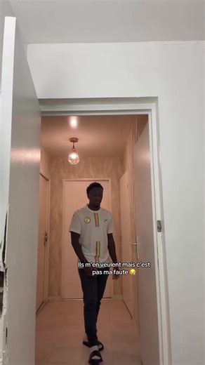 Vidéos de Charolife 🇬🇳 (@charolifespam) avec R2 x D2 x KULTUUR - GLN