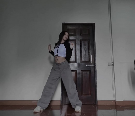 ปวดคออีกละพรุ่งนี้ #swallachallenge #swalla #lisa #lalalalisa_m #dance #fyp #lisadance @LISA