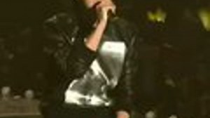 G-Dragon亮相StayG演唱會 唱《瘋了GO》- 立即下載APP觀看！