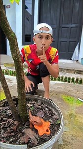 screaming baby T-rex ⁉️ #shorts #funny #trending #fyp #memes