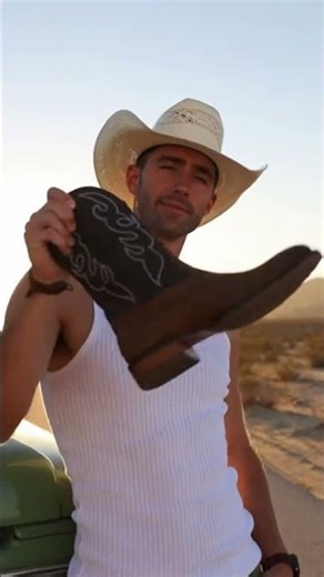 Simple Cowboy Boot Outfit for everyday wear! #cowboyboots