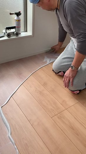 プロのフロアシート貼り替え！#relivers #あなたのマイスター #職人魂 #職人業に脱帽 #すご技