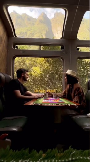 〽️ Visitar Cusco sin morir en el intento 🌎 Las mejores recomendaciones para disfrutar cada recorrido y excursion en tu viaje a Cusco. Así podrás ✅️ 1. Altitud de Cusco: La ciudad se encuentra a más de 3,300 m s. n. m., por lo que puede sentirse el soroche o mal de altura. ✅️ 2. Recomendaciones por la altura: Descansar las primeras horas al llegar. Caminar despacio y evitar esfuerzos intensos. Mantenerse bien hidratado. Evitar comidas muy pesadas y el alcohol el primer día. Tomar infusiones de c