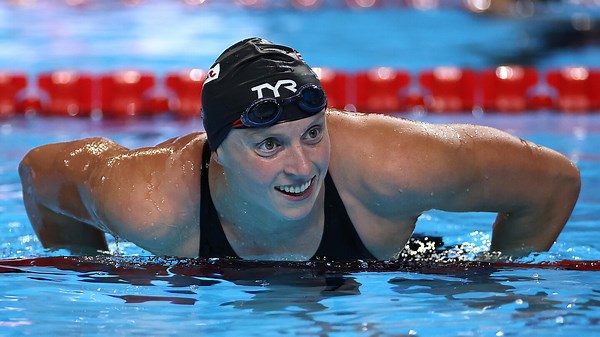 Katie Ledecky wins 1500m free at swim worlds on 15-year streak, breaks ties with Phelps, Lochte